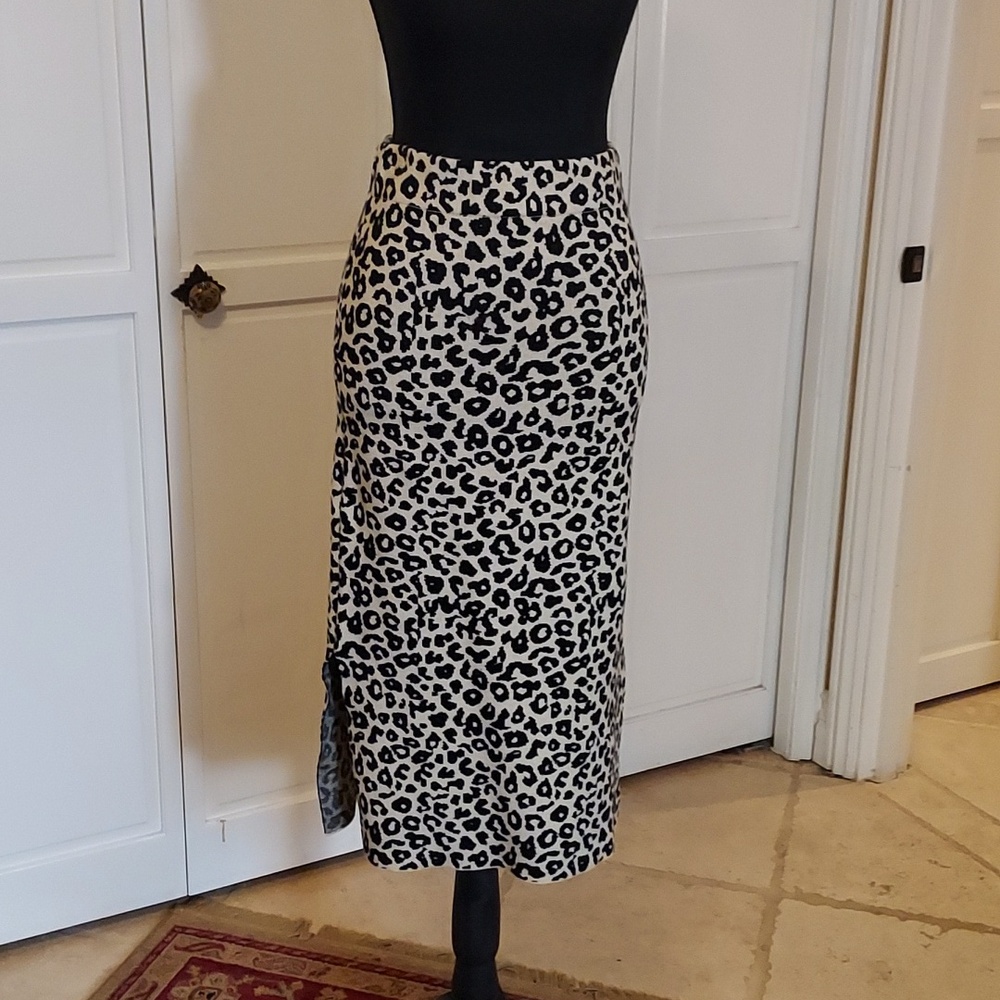 J.O.A. Leopard Print Sweater Skirt Size M Pull On Midi Skirt